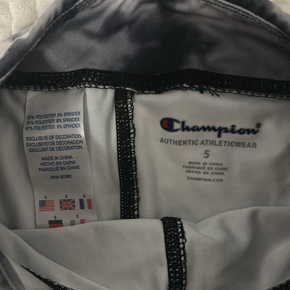 Girls champion leggings size 5 used once in great condition looks brand new - Picture 3 of 3